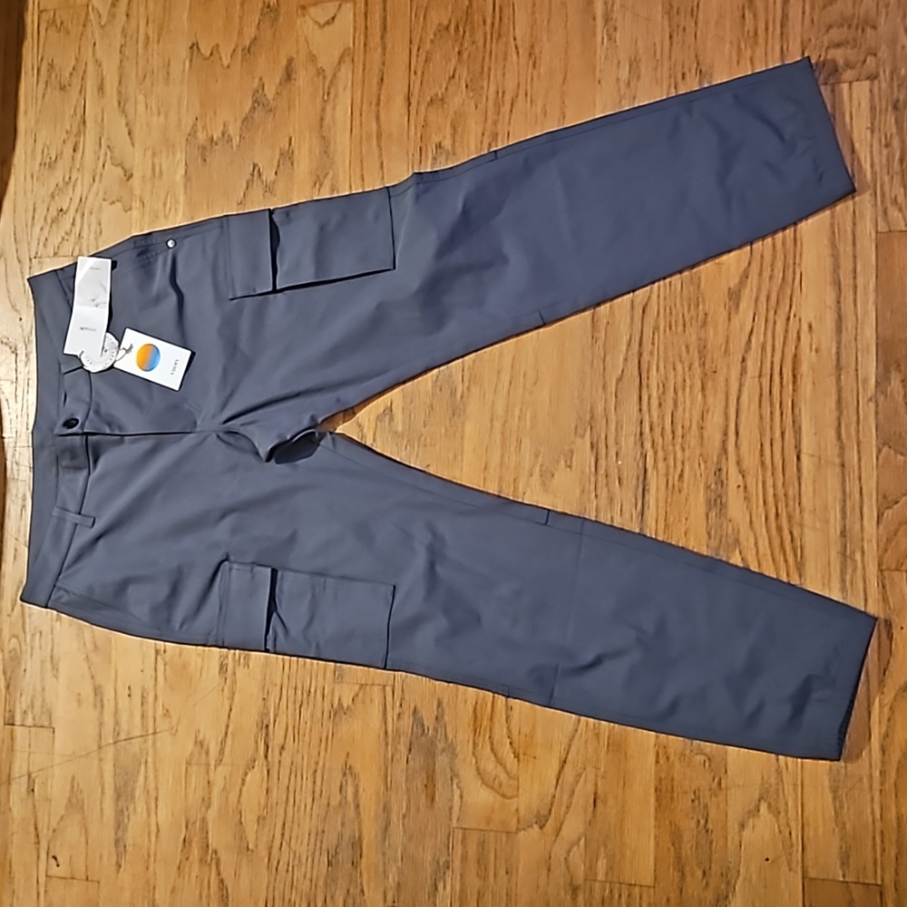 NWT Men’s "Vuori Meta Cargo Pants" in color "Shale". Various Sizes - Picture 2 of 15